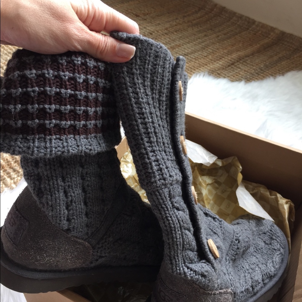 Ugg - Picture 3 of 6